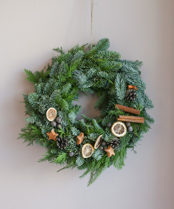 Новогодний венок из хвои d-35см