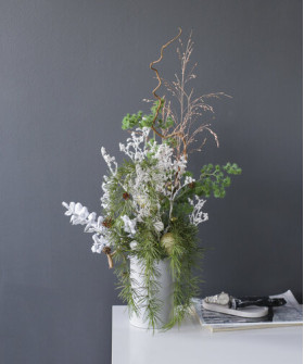 Интерьерная композиция из имитации "Зимний лес"