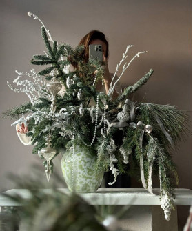 "Зимняя роскошь" авторская хвойная композиция в вазе Шинуазри green