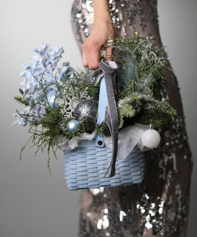"Морозное утро" новогодняя корзина с норвежской елью №2114