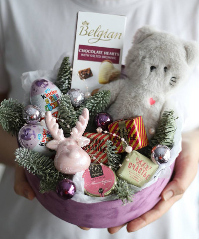 "Чудесного Нового года!" новогодний детский подарочный набор с киндер-сюрпризами и котиком №0234