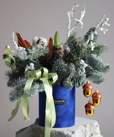 "Снежный бархат" подарочная композиция с амариллисом №8463