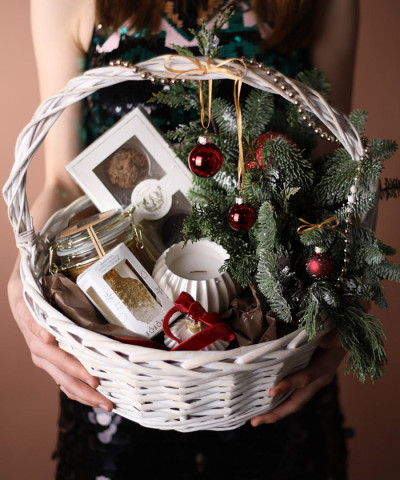 "Счастья в Новом Году!" Подарочный набор в корзине №0206