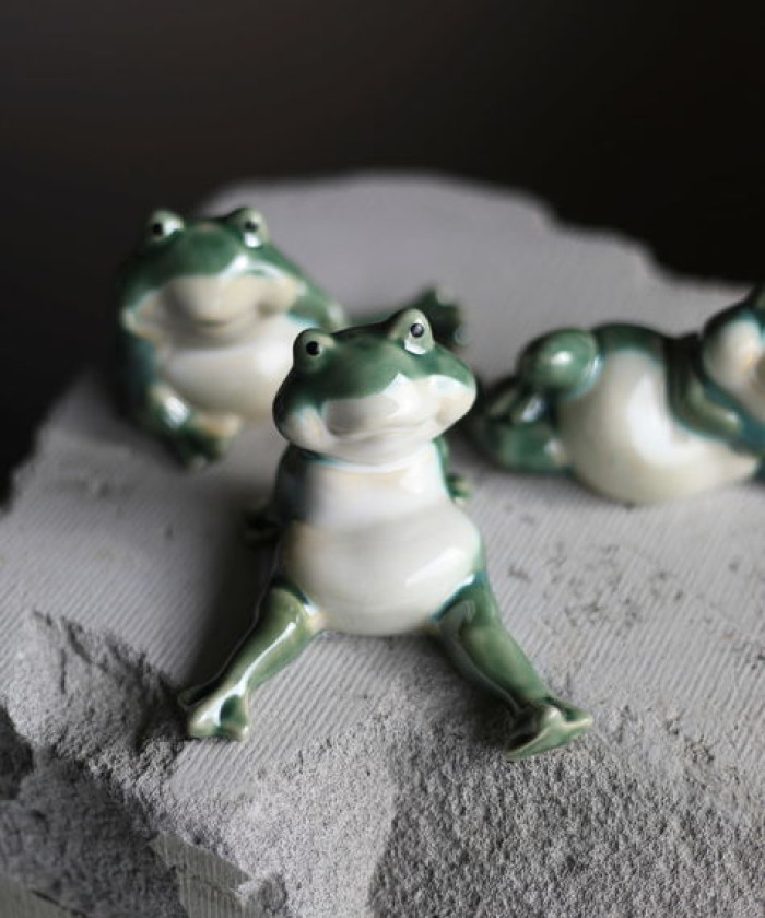 Смешной лягушонок, сувенир керамика