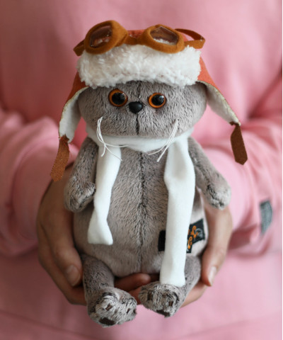 Мягкая игрушка Басик в шлеме и шарфе 30 см