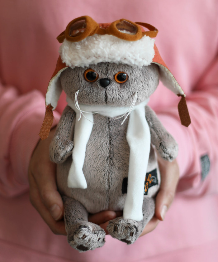 Мягкая игрушка Басик в шлеме и шарфе 30 см