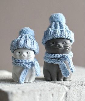 Пара котиков в шапках, сувениры